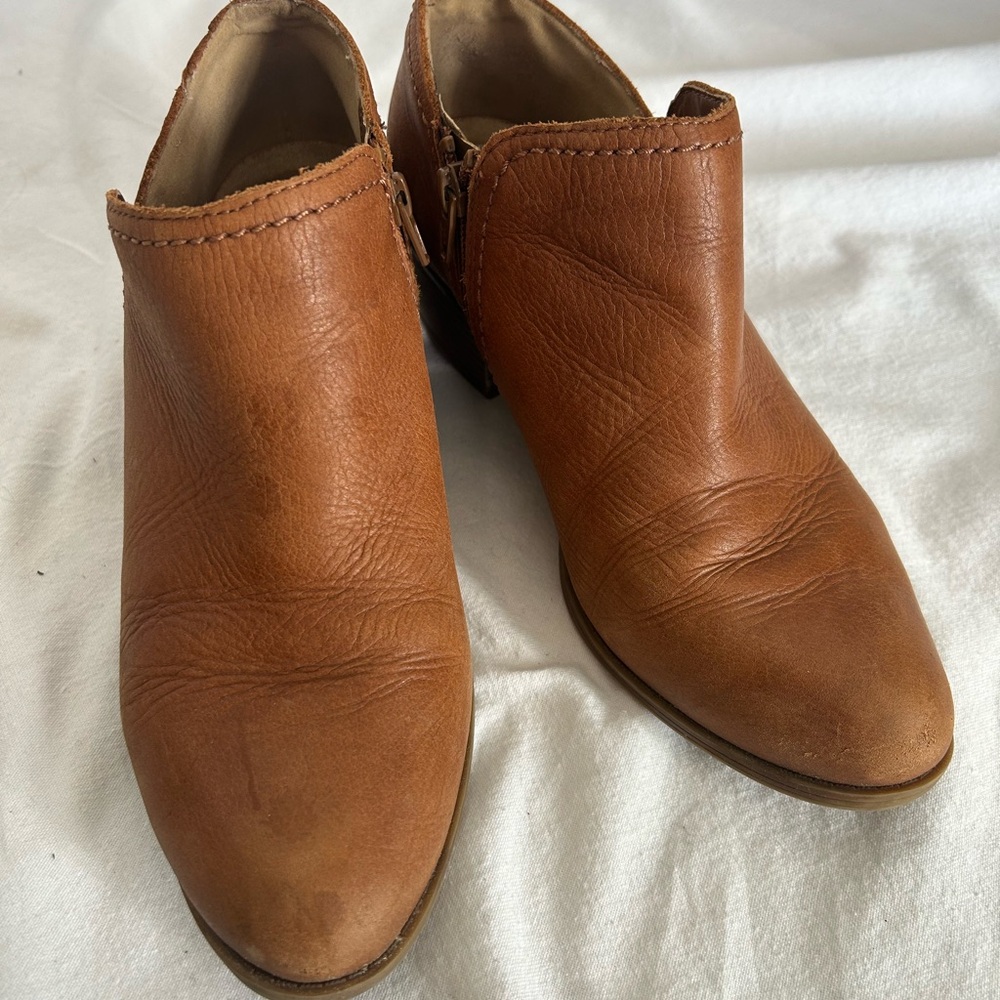 NATURALIZER Leather Ankle Boots